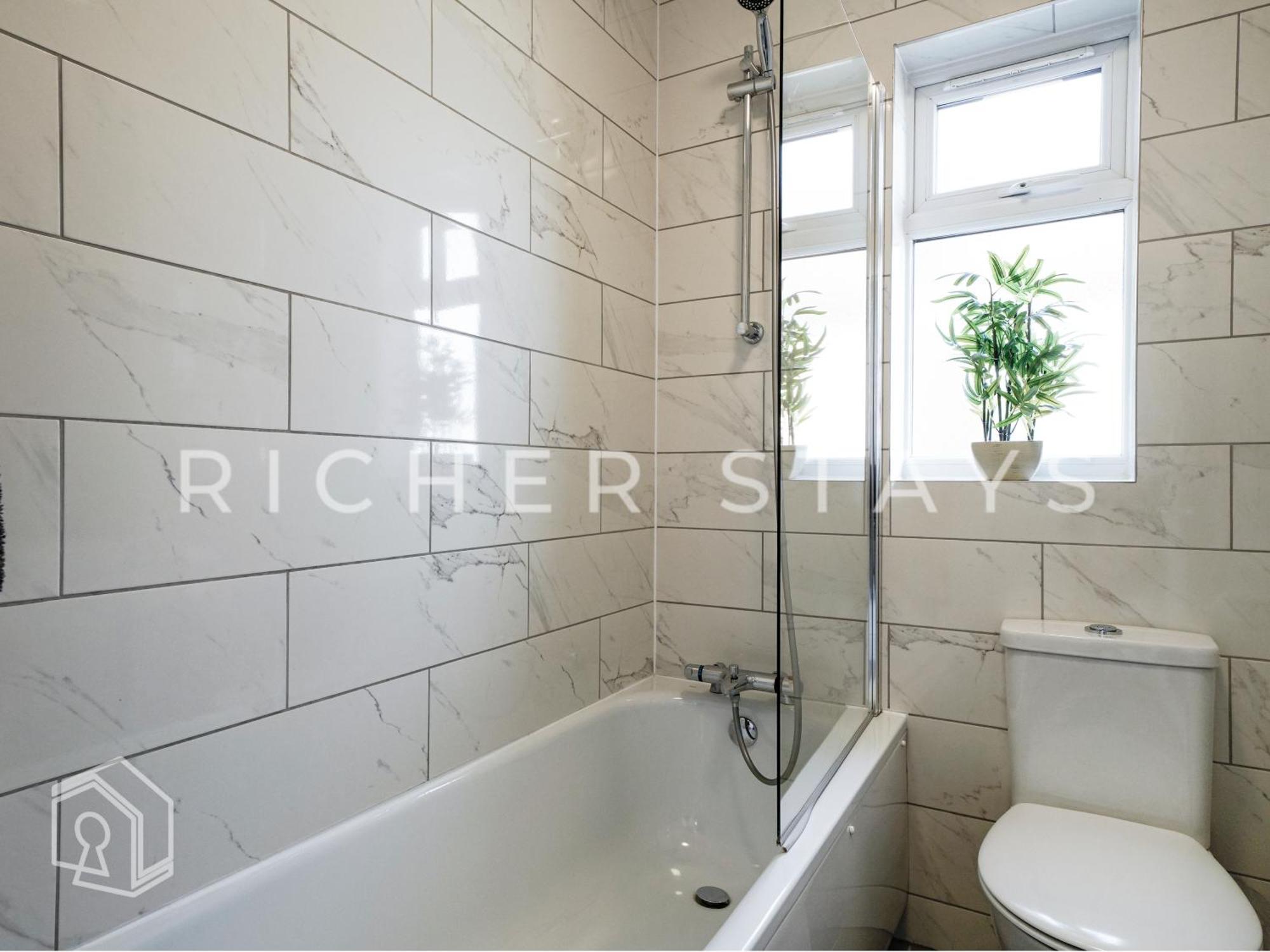 Watford Large 5Br Home - Contractors & Families ภายนอก รูปภาพ